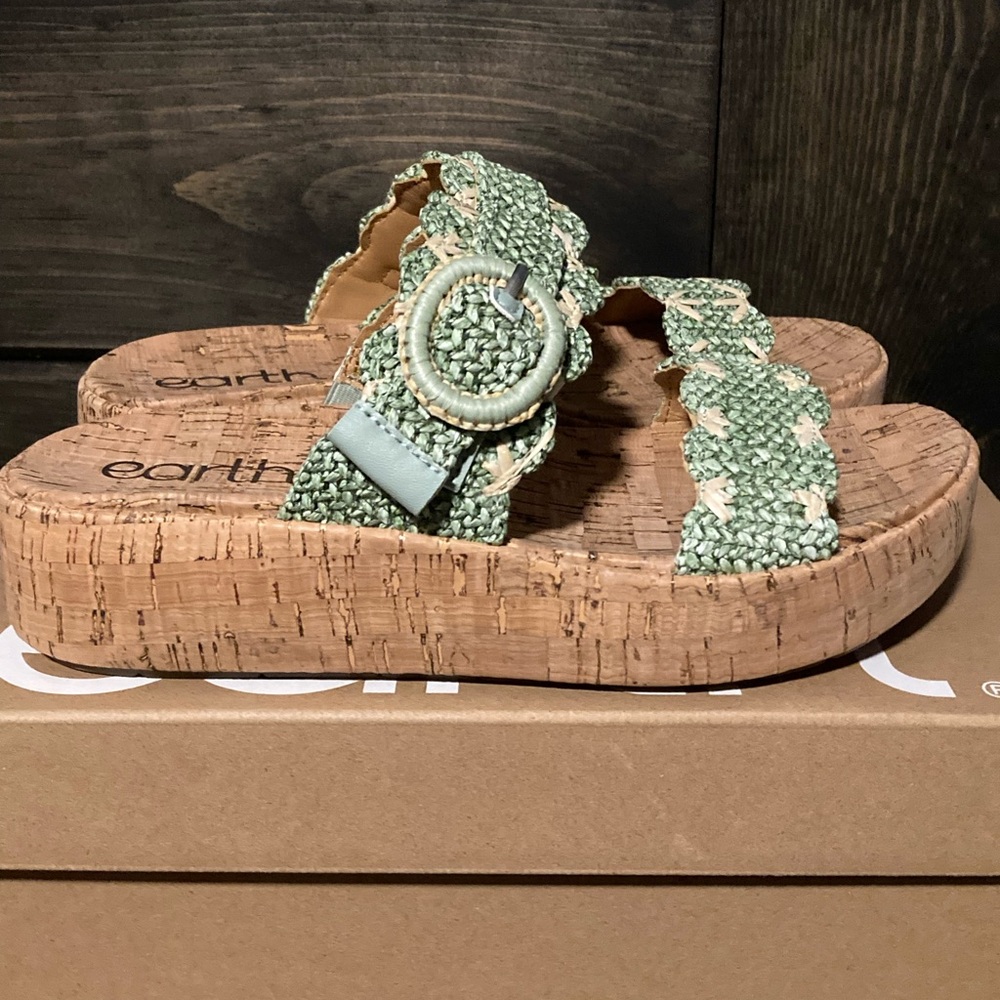 Earth brand, size 6, new in box, beautiful green sandals - Picture 7 of 9